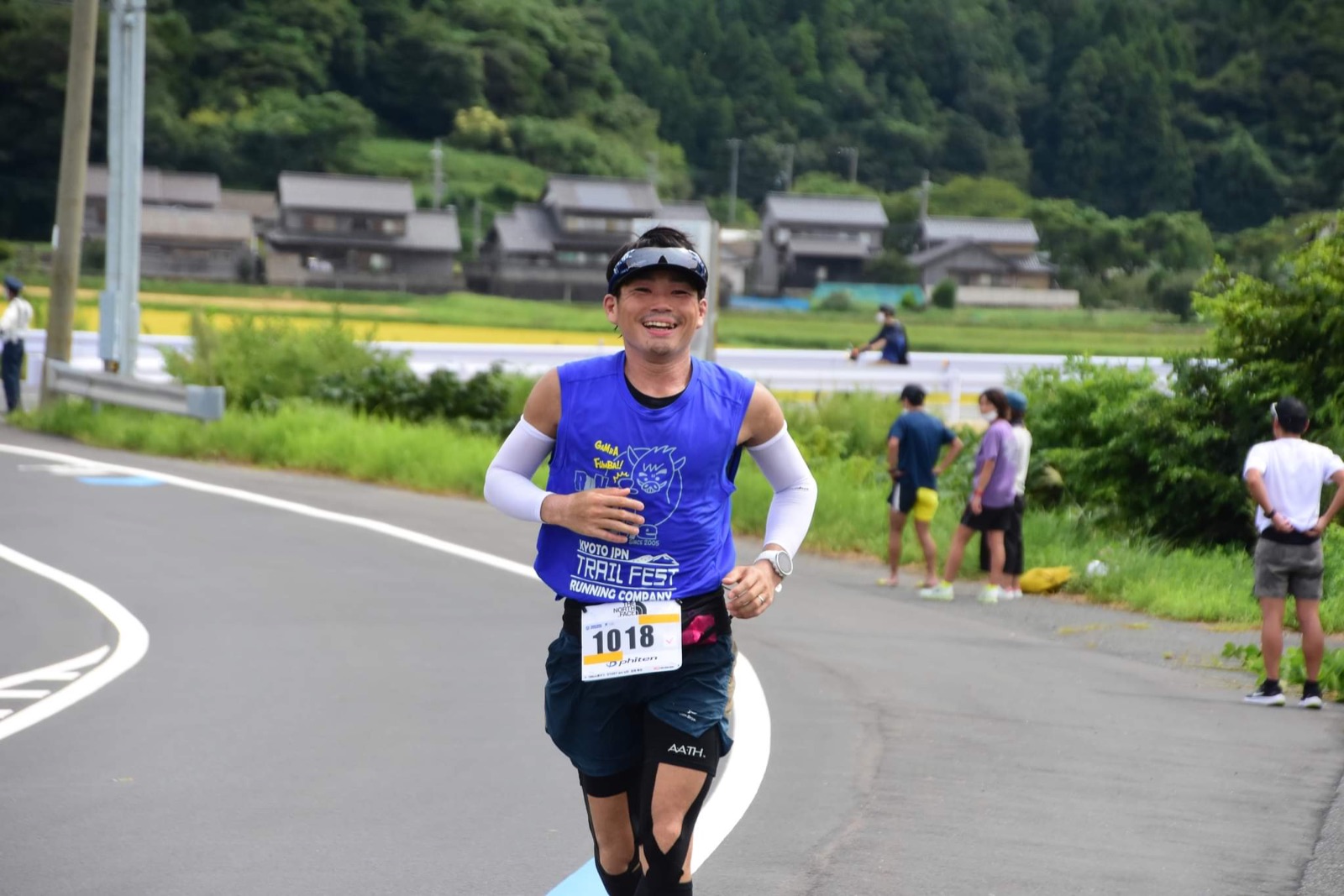 丹後ウルトラマラソンを走るランナー